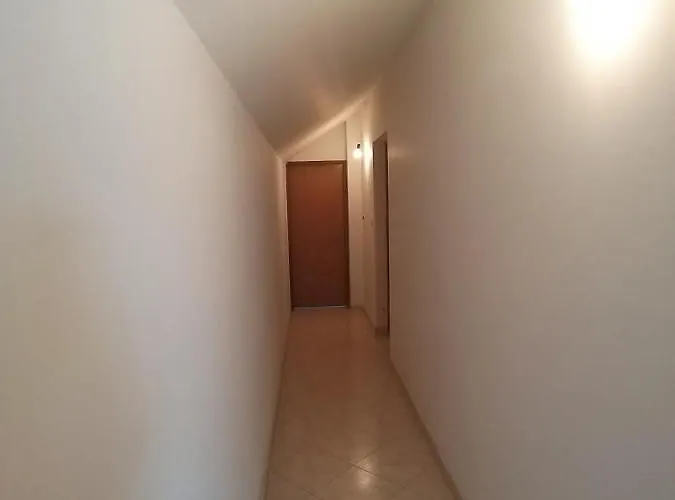 Sunny Jukic With Sea View *